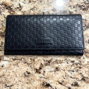 GUCCI authentic long wallet black GG embossed leather.